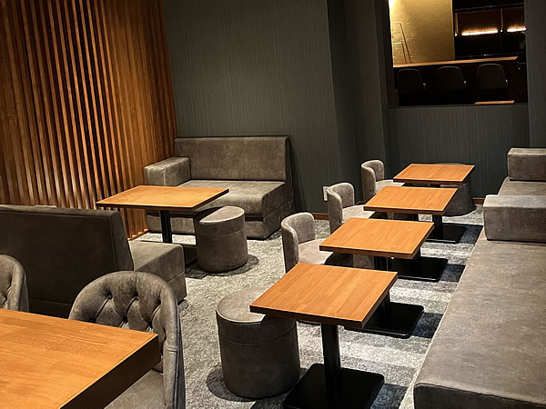 落ち着いた店内で、お仲間と親睦を深める場としても