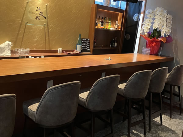 カウンター席は7席で、しっぽりお一人呑みにも