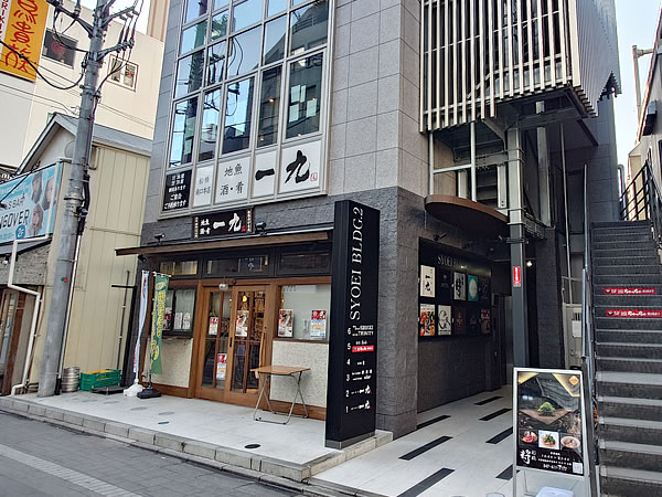 京成線（高架）を超えて、右側のビルです