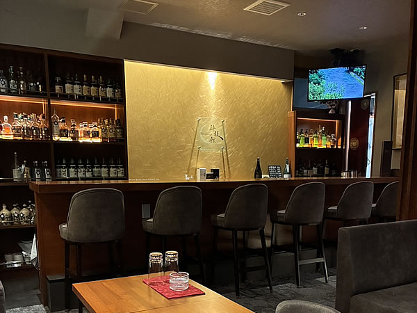 カウンター席は7席で、しっぽりお一人呑みにも